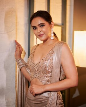 Madhurima Tuli Instagram - 💫✨

Stylist @simstyles20
Styling team @stylist_khushbu
Outfit @kalkifashion
Accessories @rebaarifashionjewellery 
HMU @raj_mukadam 
📸 @mirajverma_photography 
Studio - @svmtstudio 

#nexastreamingacademyawards #glam #love #evening #awards