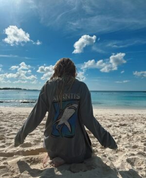 Madi Monroe Instagram - happy world ocean day 🌊✨🪼🩵🦀 @atlantisbahamas