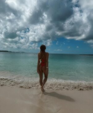 Madi Monroe Instagram - happy world ocean day 🌊✨🪼🩵🦀 @atlantisbahamas