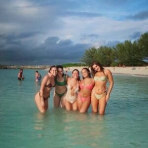 Madi Monroe Instagram - HAPPY 25 @atlantisbahamas ✨😝🫶🏻🌴🥂✈️🤍🤩
