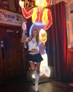 Madi Monroe Instagram - yeeeehaw 🤠🐴