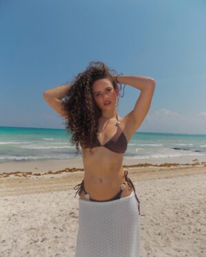 Madison Pettis Instagram - My job is just… beach