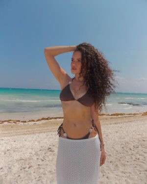 Madison Pettis Instagram - My job is just… beach