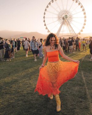 Madison Pettis Instagram - dancin through the desert 🏜️