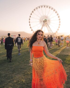Madison Pettis Instagram - dancin through the desert 🏜️