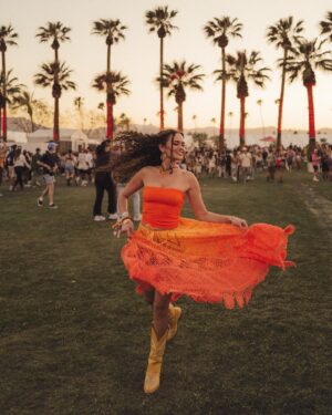 Madison Pettis Instagram - dancin through the desert 🏜️