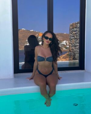 Madison Pettis Instagram - wakin up in Mykonos