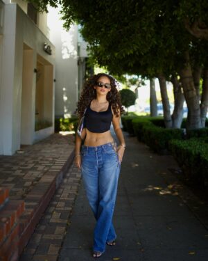 Madison Pettis Instagram - Is that @vspink?… of corset is!  #pinkpartner