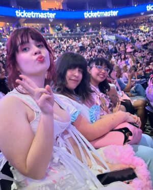 Madison Reyes Instagram - Wish I could go back and tell my middle school self there’d be a trilogy tour 🥳 @littlebodybigheart is one of the reasons I love my gap and is just a big inspiration. Hopefully one day I’ll be able to give you guys the same level of performances, art and music as Melanie