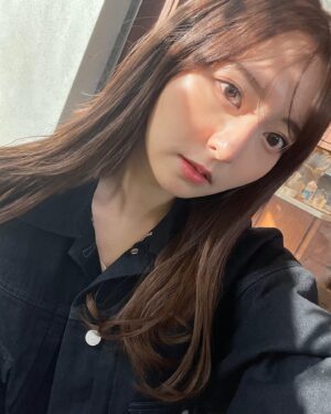 Madoka Moriyasu Instagram - ⁡
イベントに備えて美容に専念した日の記録☑︎
⁡
お肌のメンテナンス
@une_fleur_ami @unefleur_beauty_salon 
汚れを落としてパックでトーンアップ⭕️
乾燥に負けずこの質感を保てるよう頑張る！
⁡
まつげパーマとアイブロウワックス
@une_fleur_nina @une_fleur_eyebrow 
定期的に目元を整えていると
メイクが楽ちんになるから最高！
こんな薄化粧でも良い感じになります👁️‍🗨️