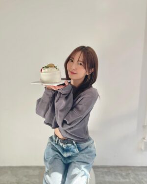 Madoka Moriyasu Instagram - ⁡
いつかホールケーキを1人で食べ切ってみたい🎂