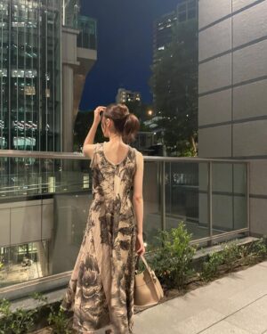Madoka Moriyasu Instagram - ポニーテール成功したので珍しく後ろ姿🌛
これは先月半ばくらいの写真だけど、
もう長袖じゃないと厳しい寒さだね〜