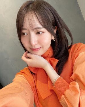 Madoka Moriyasu Instagram - ⁡
目元を整えたのでメイクが楽ちん！
まつ毛パーマのデザイン変えたの伝わるかな〜
いつにも増してお気に入り🦋
髪色も絶妙ですごく良い感じだ。