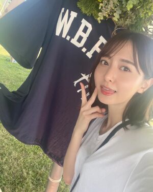 Madoka Moriyasu Instagram - ⁡
フェス中にもゆっくりお買い物できる
かわいいアパレルブースがあったので、
皆でアイテムを着てお写真撮り合いっこ📷
⁡
パウダールームや会場の様子も
思い出代わりに載せておきます✅
⁡
#wbf
#ワイバン来た
#夏フェスをオシャレに
#PRESTIGEAPPAREL
⁡
Thanks❤︎
@wild_bunch_fest 
@azm__nn 
@rinnnnn01 
@noma_jp 
@miko8nico