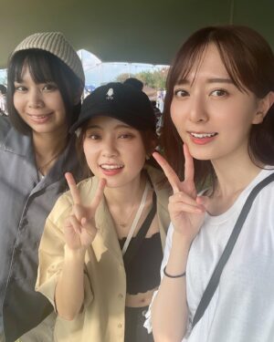 Madoka Moriyasu Instagram - ⁡
フェス中にもゆっくりお買い物できる
かわいいアパレルブースがあったので、
皆でアイテムを着てお写真撮り合いっこ📷
⁡
パウダールームや会場の様子も
思い出代わりに載せておきます✅
⁡
#wbf
#ワイバン来た
#夏フェスをオシャレに
#PRESTIGEAPPAREL
⁡
Thanks❤︎
@wild_bunch_fest 
@azm__nn 
@rinnnnn01 
@noma_jp 
@miko8nico