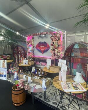 Madoka Moriyasu Instagram - ⁡
フェス中にもゆっくりお買い物できる
かわいいアパレルブースがあったので、
皆でアイテムを着てお写真撮り合いっこ📷
⁡
パウダールームや会場の様子も
思い出代わりに載せておきます✅
⁡
#wbf
#ワイバン来た
#夏フェスをオシャレに
#PRESTIGEAPPAREL
⁡
Thanks❤︎
@wild_bunch_fest 
@azm__nn 
@rinnnnn01 
@noma_jp 
@miko8nico
