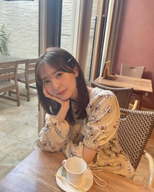 Madoka Moriyasu Instagram - ⁡
たまにキュルキュルな服も着ます🪷
ちなみに私がこの表情してる時は
大抵ちゃんと話聞いてないです。