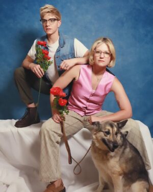 Mae Martin Instagram - If you’re in Toronto and looking for something to do I highly recommend taking your best friend and her dog to @awkwardfamilyphotos