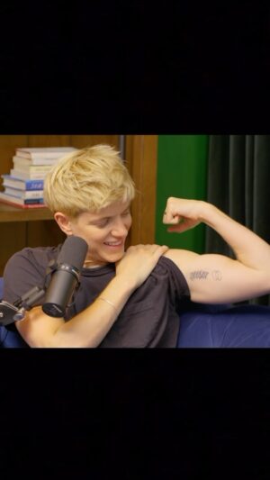 Mae Martin Instagram - This post is a flex 💪