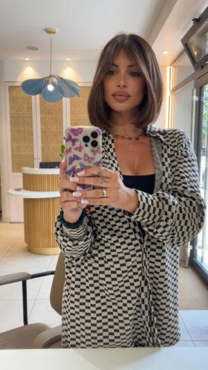 Maëva Martinez Instagram - Merci @salon_kf pour votre magnifique travail sur mes cheveux 🔥🫶🏼

#hairstyles #hair #haircut