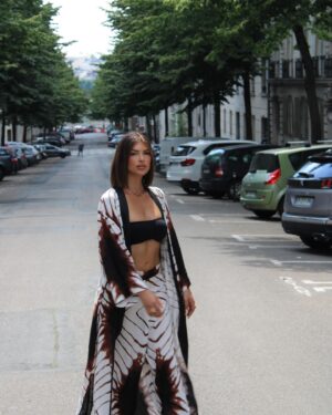 Maëva Martinez Instagram - Toujours avoir l’air déterminé 💪🏽🔥

Ensemble @imaneka_design : disponible sur son site en ligne ou en boutique @mylittlestore_nantes 

#outfit #ethnicdesign #design #style #instagram #instamood #instavibes #vibes #summer #sun #sunday #nantes #imaneka #nantescity #picoftheday #photooftheday #shooting #lifestyle #gifting