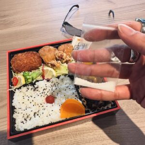 Mafia Kajita Instagram - パケ付き弁当、現場で出るたびギョッとするけどおいちい🤤

#塩