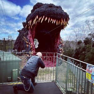 Mafia Kajita Instagram - エンカウンター！

#ニジゲンノモリ 
#シンゴジラ 
#勝利の男神KAJJI