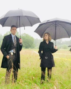 Maggie Lawson Instagram - Happy Birthday to the best partner in crime ever. So much to celebrate! Thank you for being an inspiration to us all. Love you  @omundson! 🍍✨