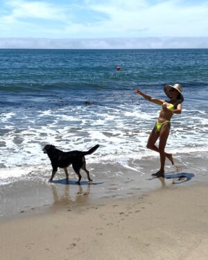 Maggie Q Instagram - Happy Place. 🌊🐬🐳