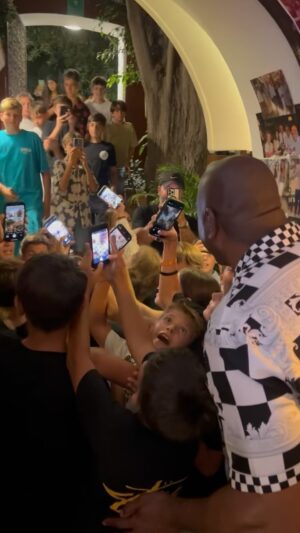 Magic Johnson Instagram - It always fills my cup to see all the fans who support me overseas! ❤️ Last night I got chased around Capri - I took pictures and signed autographs inside the restaurant with the adults and outside with the kids! 😂