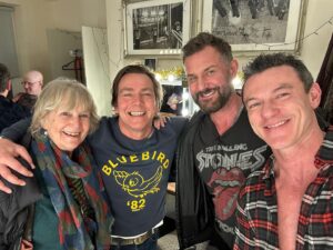 Magnus Hastings Instagram - So good to see my friend @thereallukeevans giving such a wonderful performance in #backstairsbillyplay . Made extra special as I had my Mum @alyskihl with me on her birthday and my revolving best friend @mcgoo1965 .go and see the play if you’re in London it’s hilarious 😆 🤣#magnushastings #lukeevans #backstairsbilly #westendtheatre #dukeofyorkstheatre