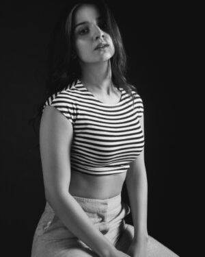Mahima Makwana Instagram - It is both a blessing and a curse to feel everything so very deeply. 🍃 

Styling - @shreejarajgopal 
Photographer - @kannasrihari 
Glam - @eshwarlog 
Hair - @krishnakami 
Studio - @studioash.in 
Managed by - @divijakrishnaswami