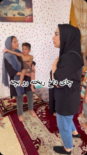 Mahshid Khosravi Instagram - امروز دنیا کار داشتم صبح رفتم خیریه بچه ها گفتن یه بچه چهارساله چایی ریخته روش بدنش داره عفونت میکنه گفتم من هرجور شده قبل سفر باید برم پیش این بچه وگرنه سفر کوفتم میشه آرایشگاه وقت داشتم کنسل کردم ، چون فردا ده صبح باید فرودگاه باشم خرید داشتم وقت نشد باید نیکان و بدم مامانم با خودش ببره شمال که با ما نباشه تو سفر ، 
چمدون نیکان و آماده نکردم ، باید برای تولد بابام که ده تیر بوده (نبودن تهران)شمال بودن کیک بگیرم ببرم خونشون ، 
شب خونه فاطمه دوستم شام دعوتیم حموم هم نرفتم 
و الان که دارم این حرفا رو میزنم هشت شبه شما حساب کن من کی میرسم شام خونه دوستم 🤦‍♀️😦
ناهار هم شش بعدازظهر تو راه برگشت از کرج به تهران تو ماشین خوردم 
❌اینجاش و دقت کن 
پدر بچه هجده میلیون و پونصد برای بچه هزینه کرده یه کارگر ساده اس کولر هم ندارن اگر به این مورد کمک کنید ممنون میشم این پست و استوری میکنم خواهشا هرچقدر در توانته تو باکس استوری بنویس 
موسسه خیریه فرشته های بهشتی
شماره کارت:6274121940051659
شماره حساب:15085062122481
شبا:IR100550015085006212248001