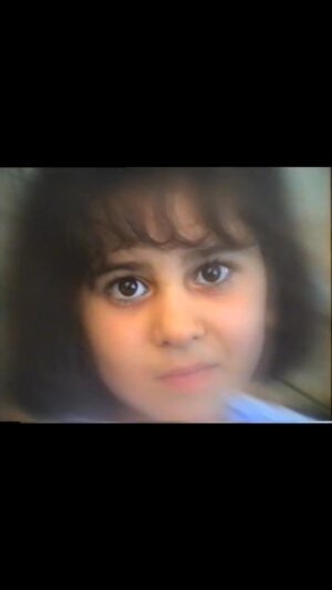 Mahshid Khosravi Instagram - امشب شب تولدمه 🥹🎂
از خدا فقط سلامتی و خوشبختی شماها رو میخوام ❤️
خدا شما رو تا همیشه برای من نگه داره انقدر عاشقتونم که حد نداره 😍
(تولد شش سالگیم سال هفتاد و سه)