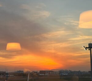 Mai Fukagawa Instagram - みなさんこんにちは〜
投稿が空けば空くほど何の写真を載せたらいいか分からなくなって、気づいたら1ヶ月も経ってしまいました、、
元気です！！💪
 
先日発表がありましたが…
ナレーターを務めさせていただいている、「ほどけるラジオ」の初の公開収録が決定しました〜✨🎉うれしい🙌
　
7月3日、代官山蔦屋書店さんのイベントスペースで、
ゲストは「アイのない恋人たち」でもご一緒した岡崎紗絵ちゃんが来てくれます！@sae_okazaki 
さえちゃんと撮影ぶりにお話しできるのがとっても楽しみです🫶 
公開収録の応募期間、方法などについては、
「ほどけるラジオ」公式HPや、私のマネージャーさんが発信している公式Xなどをチェックしてみてください。
初めての公開収録に緊張しつつも、
皆さんとお会いできる機会を楽しみにしています〜！☺️