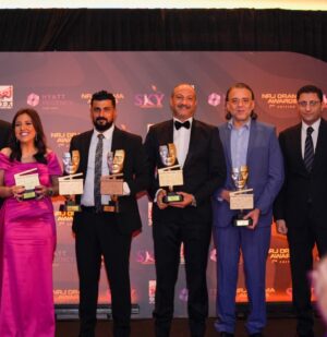 Mai Kassab Instagram - جائزه التميز عن دوري في مسلسل #جعفر_العمده وجائزه أحسن مسلسل مبروك لكل  زملائي وزميلاتي وكل طاقم عمل المسلسل وشكرا للجمهور الكريم وشكرا كأس إنرجي ❤️😘🌹🙌🏻 
Dress by : @amrsaeedfashiondesigner 
Mua by : @ahmedelkhawaga1 
Hair by : @bliss_by_moustafa