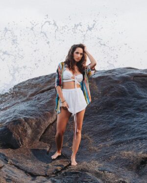 Maiara Walsh Instagram - 🌞🌊✨

📸 @eclipticphoto 
Asst @tylerjnewman