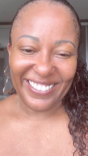 Maíra Azevedo Instagram - A sociedade colabora, e diria até que estimula, que mulheres incríveis fiquem com homens medíocres! Já observou isso? Você conhece alguma mulher incrível que se relaciona com um homem mediano?