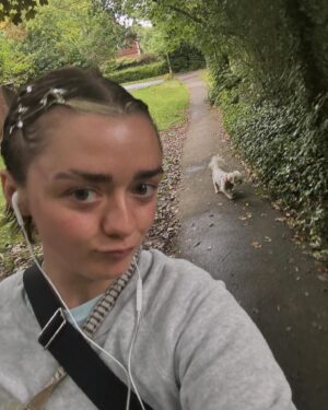 Maisie Williams Instagram - a love triangle between me, my dog, and my @peachyden cardigan x