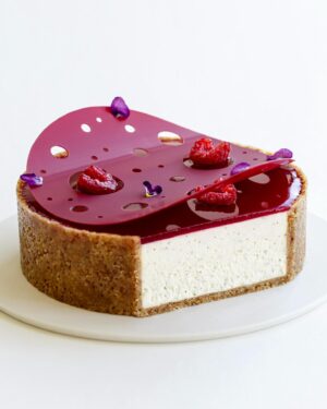 Maja Vase Instagram - Incredibly creamy and easy raspberry vanilla cheesecake RECIPE ❤️ No bake, no gelatine 🪄 Save the recipe and send some ❤️ for support 🌸

BISCUIT BASE
150 g oat biscuits
75 g butter

VANILLA FILLING
250 g cream cheese
75 g powdered sugar
150 g heavy cream 1 vanilla pod

RASPBERRY COMPOTE
20 g sugar
1.5 g pectin
50 g raspberry purée
10 g lemon juice

DECORATION
chocolate lid
raspberries
edible flowers

INSTRUCTIONS 👇🏻