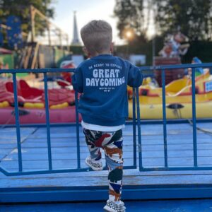 Maksim Kiselyov Instagram - Юный почитатель В.И. Ленина. (См. Фото в карусели) Нереально оттащить Тима от этого фундаментального памятника. Нужно проверить и в других наших городах 😉 в Улан-Удэ, наверное, будет вообще невозможно 😅 #бомбаижосткийproduction #максимкиселев #однаждывроссии #триодидиод #квн #тнт #игра #бомбаижосткий