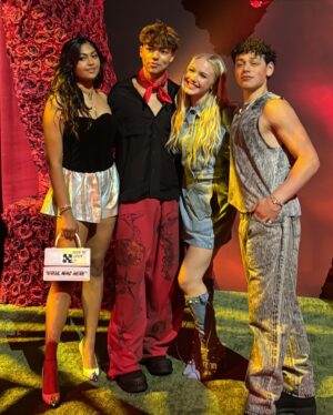 Malachi Barton Instagram - @disneydescendants 🌹