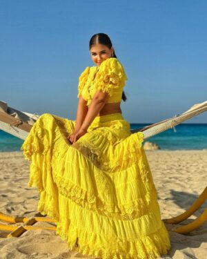 Malak Koura Instagram - Sun kissed 🍋 💛🌻☀️