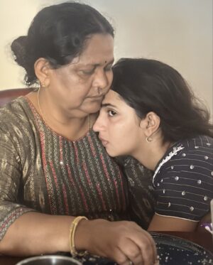 Malavika Krishnadas Instagram - പിറന്നാൾ wishes അമ്മ ❤️