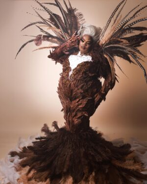 Malaysia Babydoll Foxx Instagram - The end of an ”ERA”… Time to Fly to new heights. 🦅🤎🤍💛👑 

Congratulations @xunamimuse & @sapphiracristal  #misscongeniality  #rupauldragrace  #finale #season16 

Hair @wigsbyhassoon 💇🏽‍♀️
Dress @thattrendyguy  @foxxy_doll 👗
Embellished by @blanco_designs 
Photographer @rovinjdelgado 📸
Lighting and Assistance. @jerrid_allen 💡@rockygoesglam 
Studio @hausofrocky
Nails @_stilettoez 💅🏾