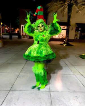 Malaysia Babydoll Foxx Instagram - Merry Grinchmas! 😎 throwback! Hope you all didn’t get anything you wanted. I’m miserable and hope you’re the same! 🤷🏽‍♀️🤭 jk Happy Holidays! 😘 

#grinch #christmas #dragqueen #drag #miami #rupaulsdragrace #season15 #foxxydoll #malaysiababydollfoxx