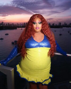 Malaysia Babydoll Foxx Instagram - Finally got to recreate a Doll look with my beautiful daughter @sugarsworld My scene Miami Edition! 🌴☀️💚 check out the video on YouTube it’s such a treat (Sugar Gets Glam w/ Malaysia Babydoll Foxx in Miami! (my scene drag transformation)

Dress by @thattrendyguy 
Photo by my daughter @callmespice 
H&M @foxxy_doll 🦊
 
#miami #dolls #myscene #myscenedoll #dragqueen