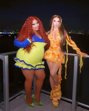 Malaysia Babydoll Foxx Instagram - Finally got to recreate a Doll look with my beautiful daughter @sugarsworld My scene Miami Edition! 🌴☀️💚 check out the video on YouTube it’s such a treat (Sugar Gets Glam w/ Malaysia Babydoll Foxx in Miami! (my scene drag transformation)

Dress by @thattrendyguy 
Photo by my daughter @callmespice 
H&M @foxxy_doll 🦊
 
#miami #dolls #myscene #myscenedoll #dragqueen