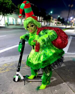 Malaysia Babydoll Foxx Instagram - Merry Grinchmas! 😎 throwback! Hope you all didn’t get anything you wanted. I’m miserable and hope you’re the same! 🤷🏽‍♀️🤭 jk Happy Holidays! 😘 

#grinch #christmas #dragqueen #drag #miami #rupaulsdragrace #season15 #foxxydoll #malaysiababydollfoxx