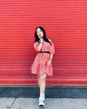 Malea Emma Tjandrawidjaja Instagram - Do you think red is my color? ❤️

Well, if you're not so sure like me, @evsieofficial has all the colors you need for your Summer fit! 🌞

𝘔𝘦𝘯𝘶𝘳𝘶𝘵 𝘬𝘢𝘭𝘪𝘢𝘯, 𝘢𝘬𝘶 𝘤𝘰𝘤𝘰𝘬 𝘱𝘢𝘬𝘦 𝘣𝘢𝘫𝘶 𝘸𝘢𝘳𝘯𝘢 𝘮𝘦𝘳𝘢𝘩 𝘨𝘢𝘬? ❤️

#maleaemma #evsiestyle #ad